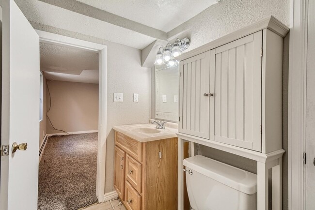 Building Photo - Spacious 4 Bed | 2 Bath Home Near Sloan’s ...