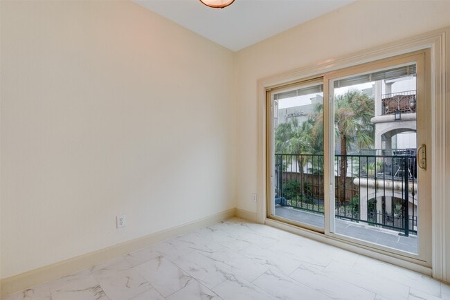 Building Photo - 2210 Mason St