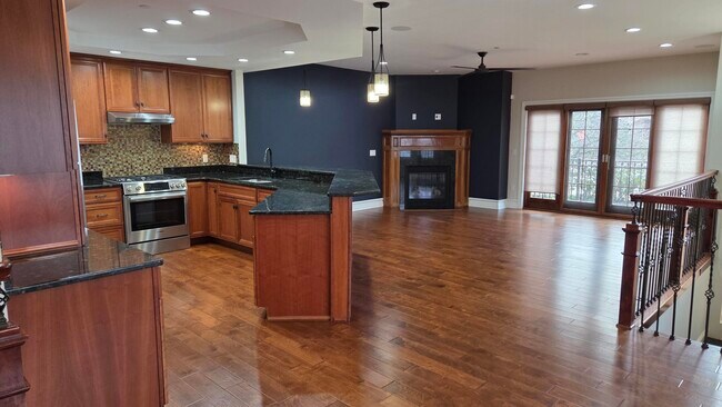 Building Photo - 934 W Huron St