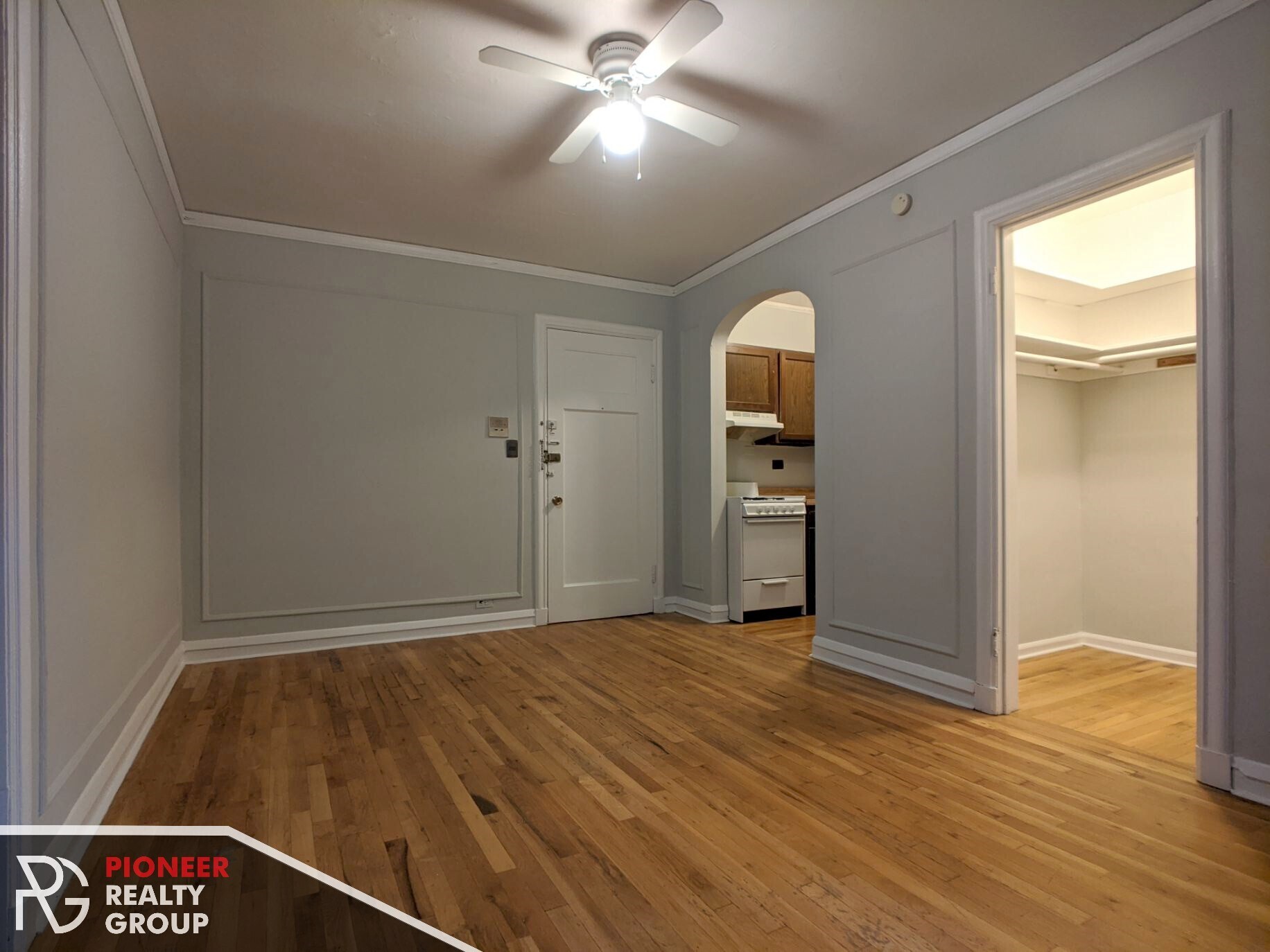 Building Photo - 833 W Wolfram St