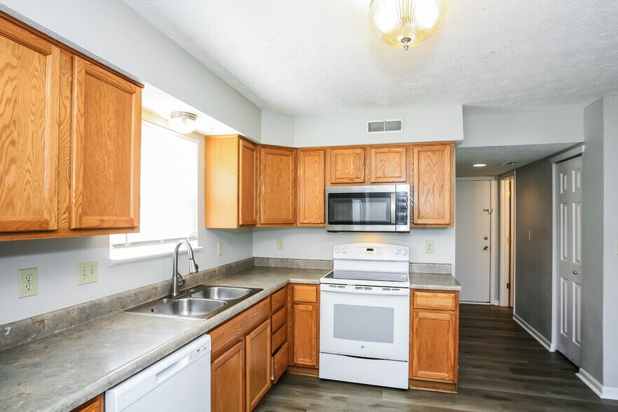 Building Photo - 11404 Seabiscuit Dr