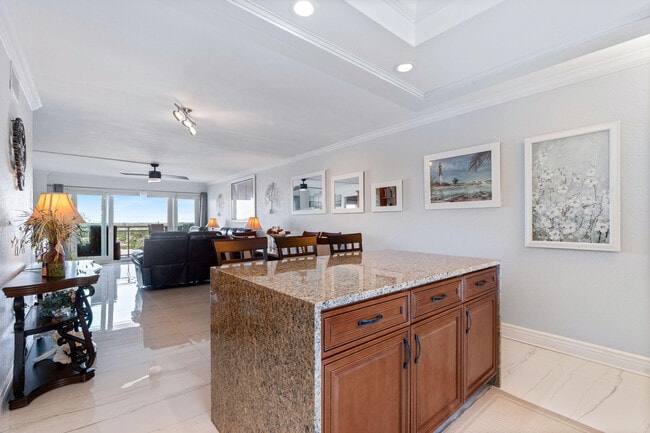 Building Photo - 1160 Hillsboro Mile