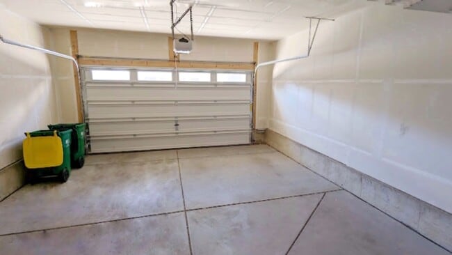 Building Photo - AWESOME MAINTENANCE-FREE PATIO HOME WITH 3 BDRMS, 3 BATHS & 2-CAR GARAGE!