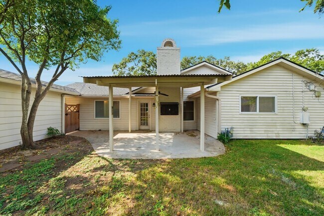 Building Photo - 2502 Hollow Hook Rd