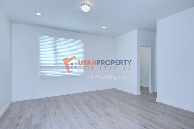 Building Photo - 967 W 540 S