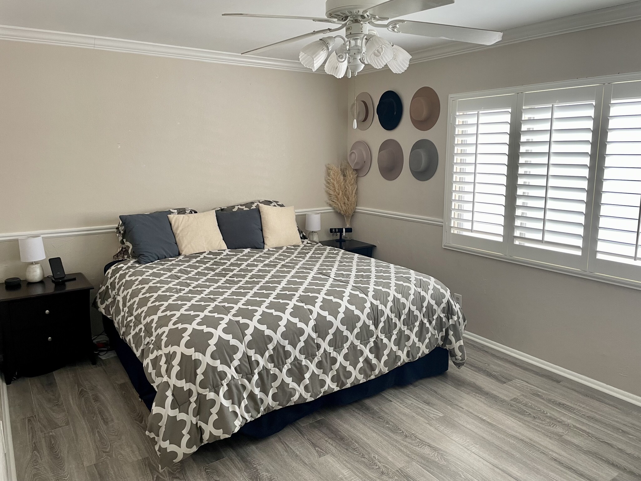 Master Bedroom - 212 Saguarro Dr