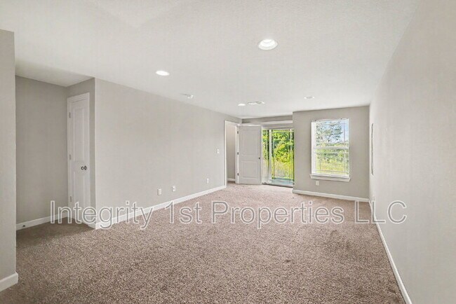 Building Photo - 10510 Clubhouse Dr