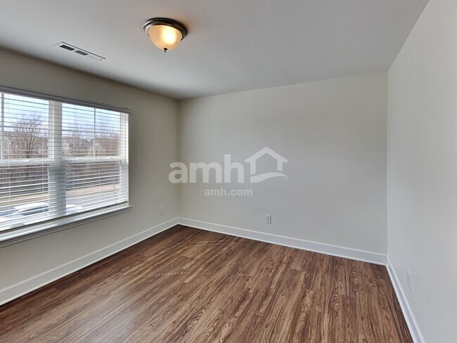 Building Photo - 5290 Lake Maxwell Dr