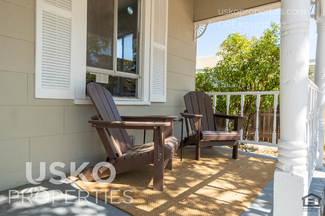 Building Photo - 808 Main St