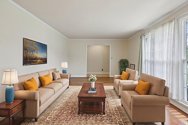 Building Photo - 8024 Regency Dr