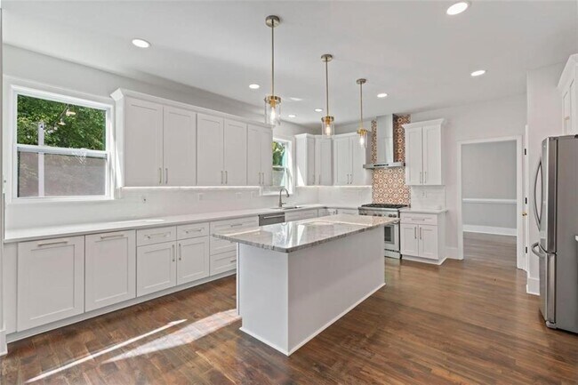 Building Photo - 4567 Madison Pl Ln E