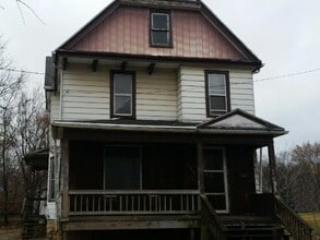 Building Photo - 162 S High St
