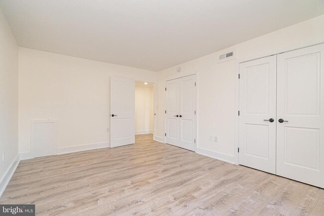 Building Photo - 1300 Army Navy Dr