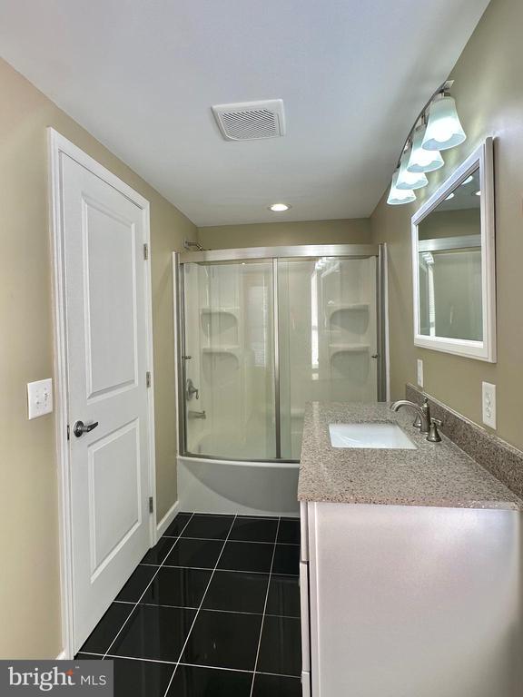 Building Photo - 10350 N Claiborne Rd