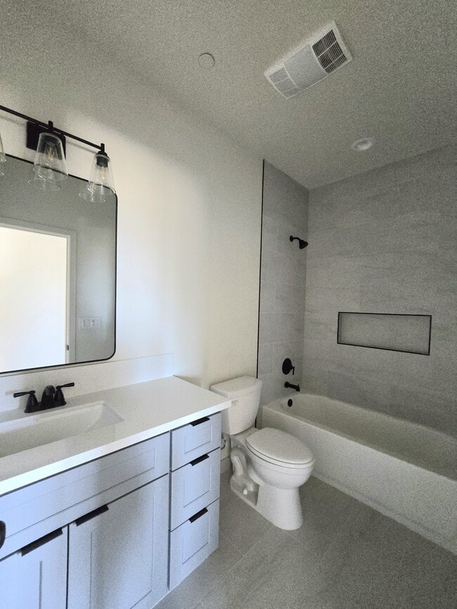 Building Photo - 17481 Granada Dr