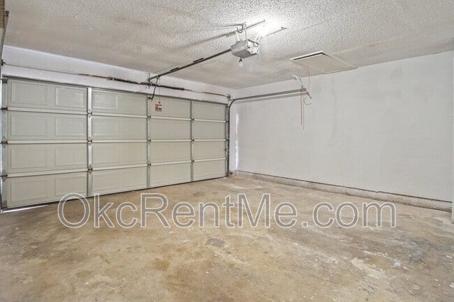 Building Photo - 502 Peppertree Ln