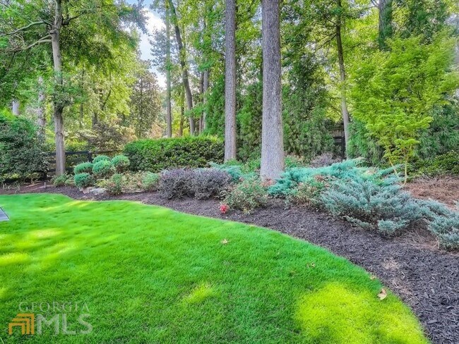 Building Photo - 3312 W Shadowlawn Ave NE