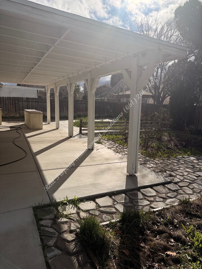 Building Photo - 44639 Tarragon Dr