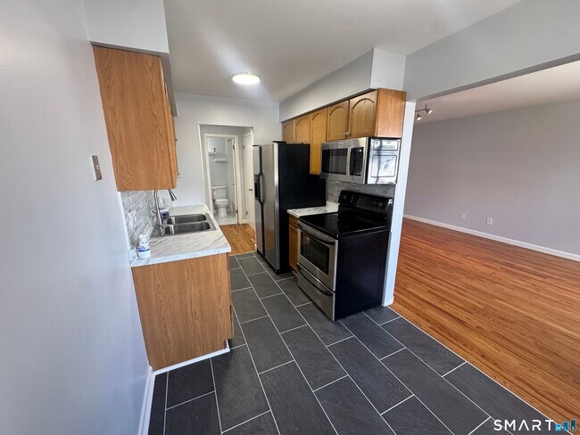 Building Photo - 4 Glenwood Ave