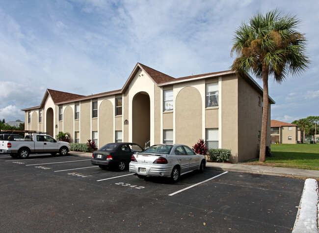 Primary Photo - Summerset Apartments