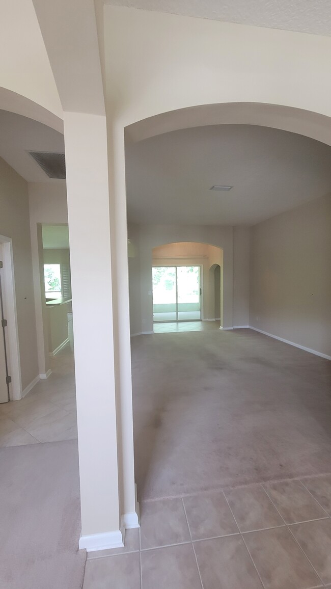 Building Photo - 11960 Lake Fern Dr