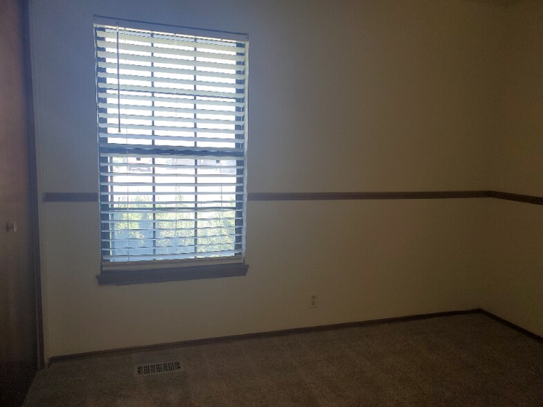Building Photo - 6849 2200 W