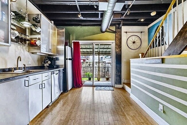 Building Photo - 4784 Sciota St