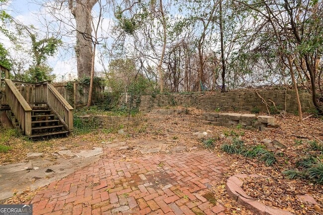 Building Photo - 114 E Maple St