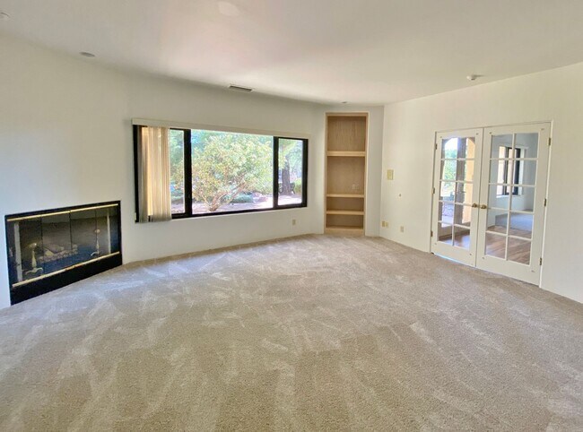 Building Photo - HOUSE - WEST SEDONA - GATED COMMUNITY