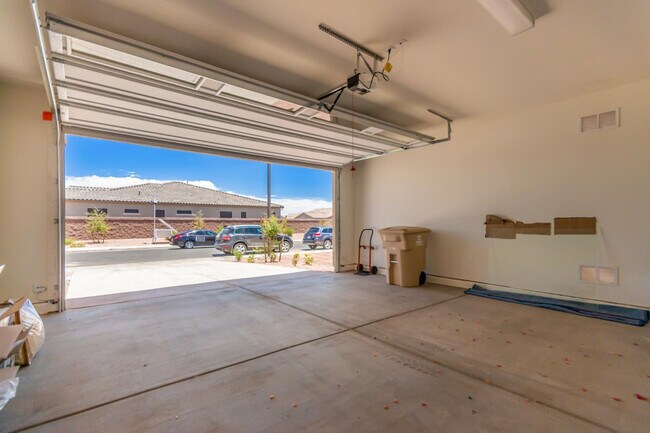 Building Photo - 3332 N 198th Ln