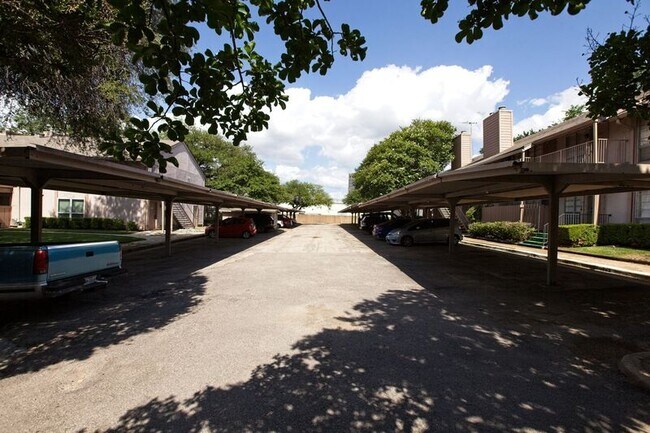 Building Photo - 10590 High Hollows Dr