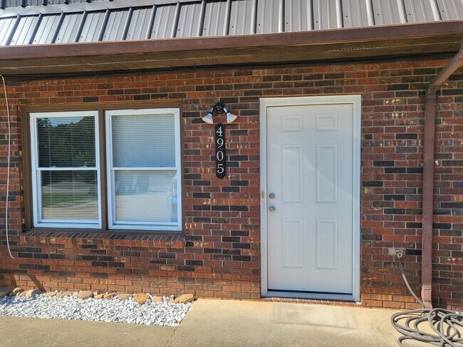 Front door - 4905 Stratford Ln