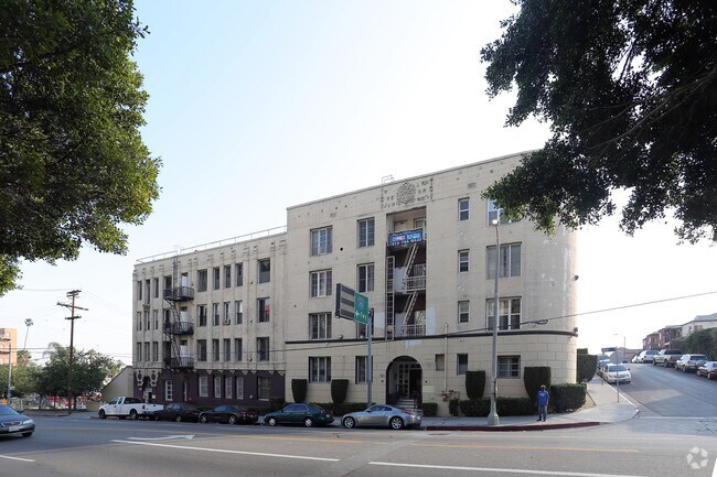 Building Photo - Chateau Adams Apartments