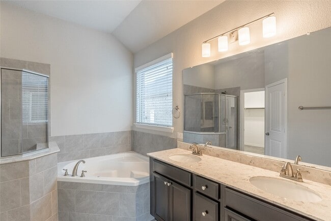 Building Photo - 1017 Lake Cypress Ln