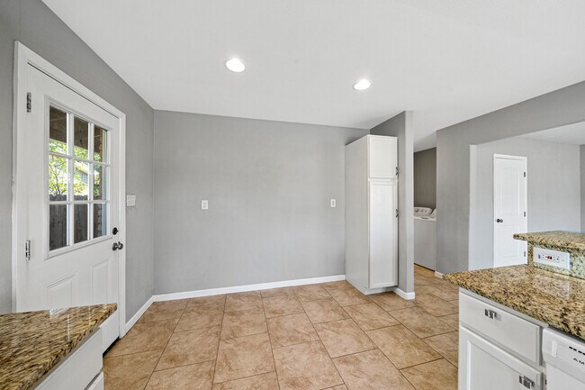 Building Photo - 308 E Cheryl Dr