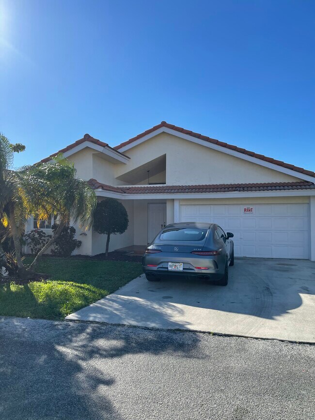 Building Photo - 18800 NW 84th Ave