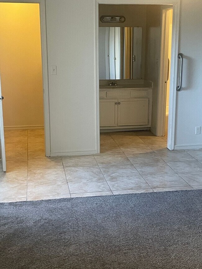 Building Photo - 5124 S Delaware Pl