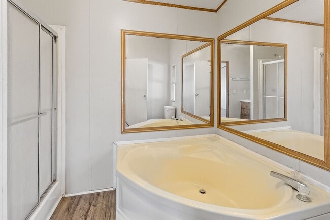 Building Photo - 182 Carmen Blvd