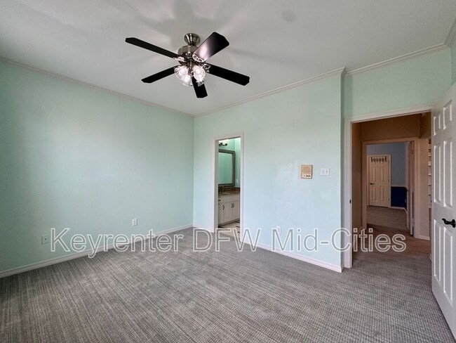 Building Photo - 2417 Creekside Cir S