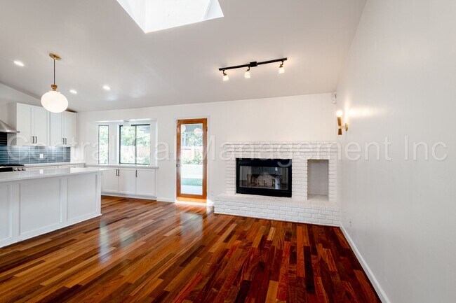 Building Photo - 4 Bedroom/2 Bath Home with a Pool and Sola...