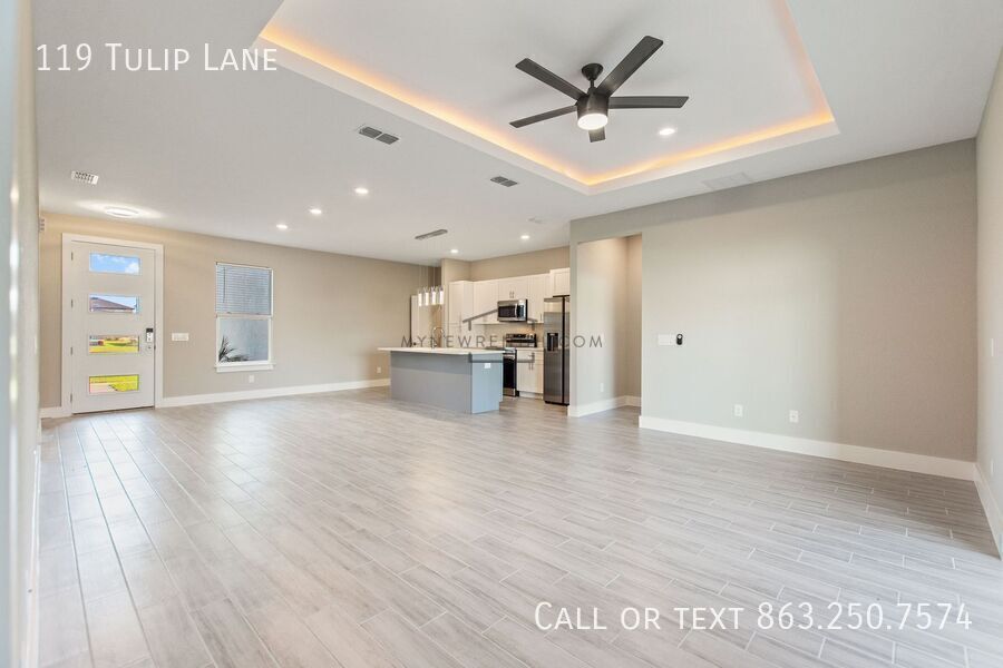 Building Photo - 119 Tulip Ln