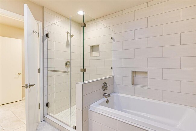 Building Photo - 8405 Cima Serena Ct