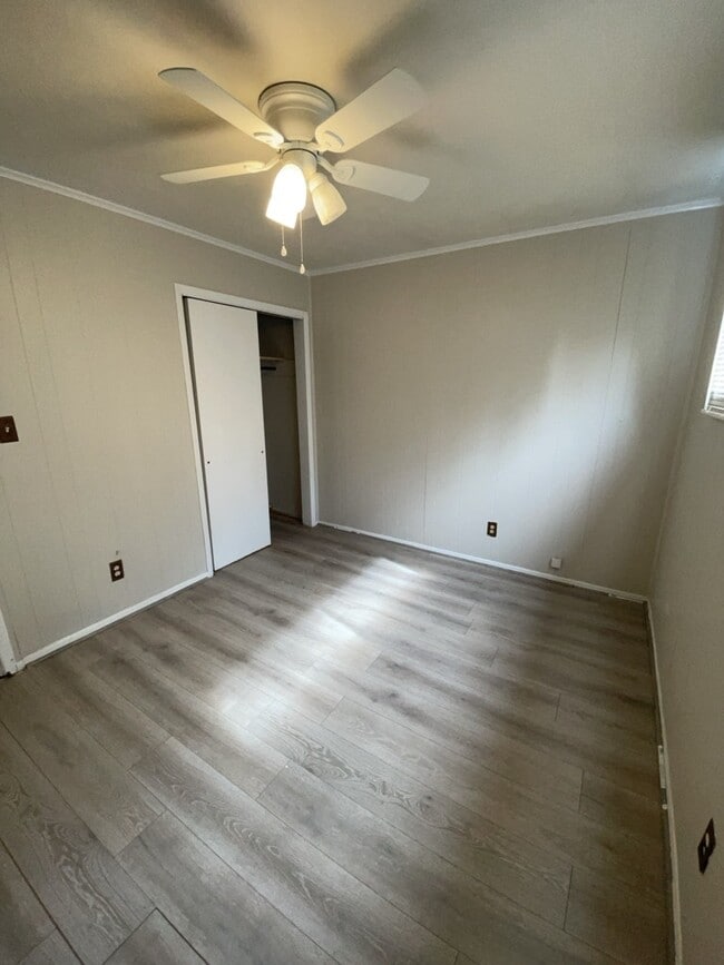 Building Photo - 1160 Maria Dr