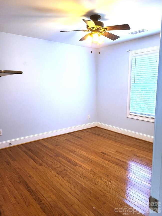 Building Photo - 4229 Hiddenbrook Dr