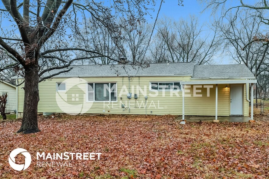 Building Photo - 6412 N Forest Ave