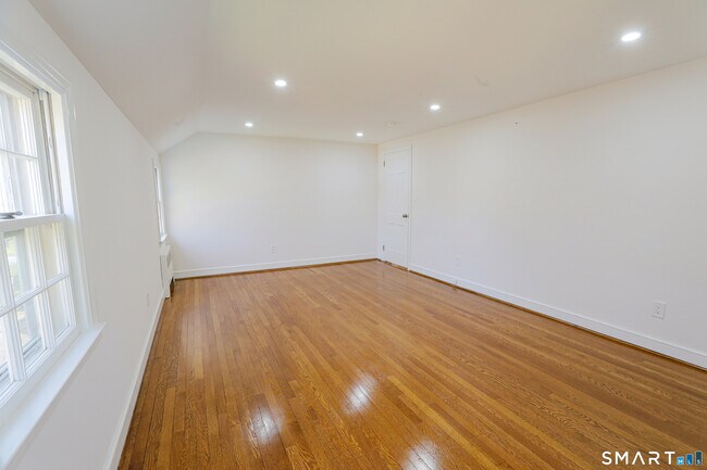 Building Photo - 105 Hyde Rd