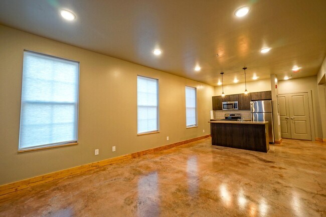 Building Photo - 608 N Dunn St