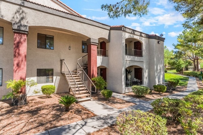 Building Photo - Gorgeous 3 Bedroom Seven Hills Condo For L...