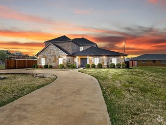 Building Photo - 3003 Russell Rd