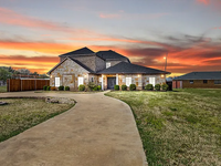 Building Photo - 3003 Russell Rd